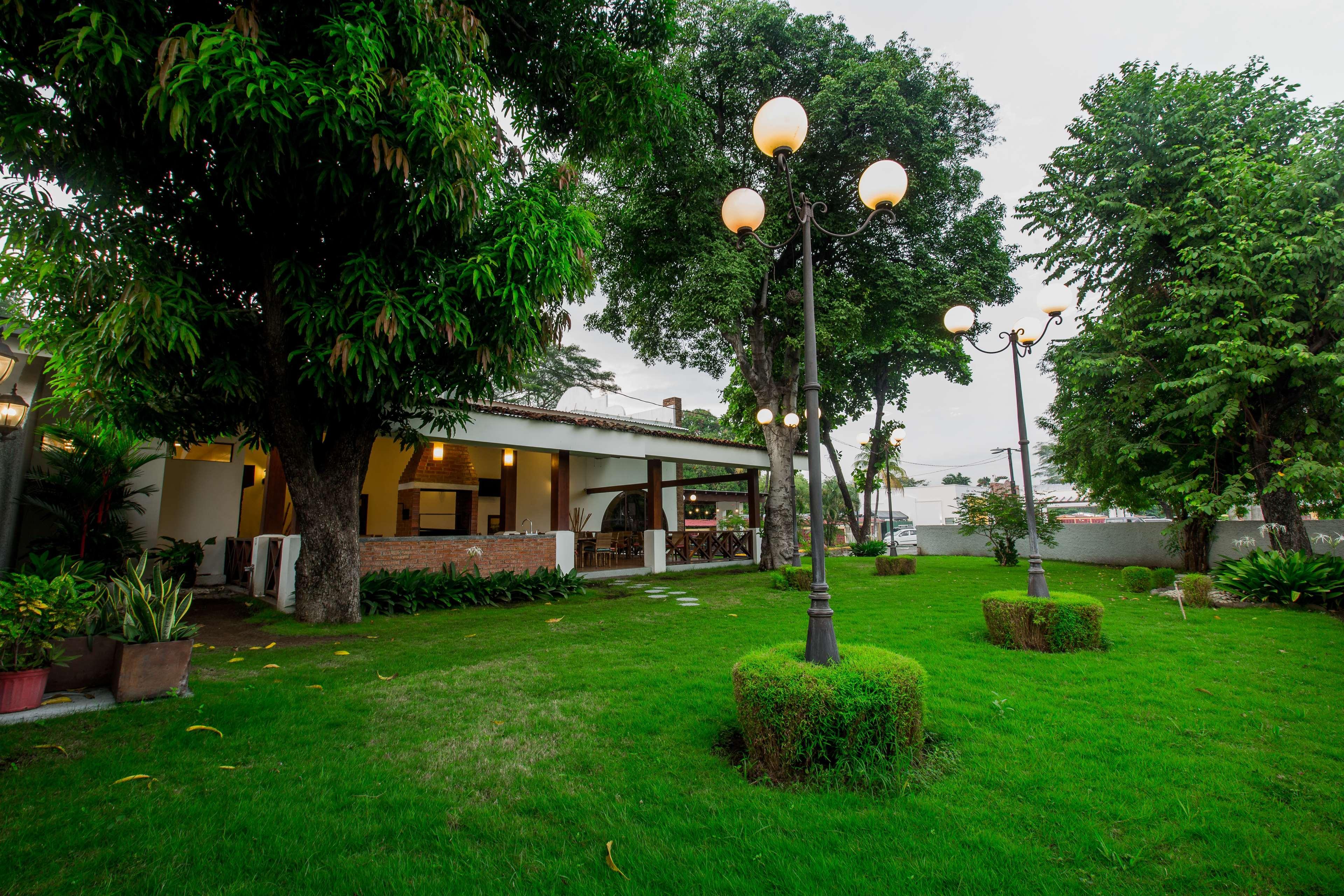 Best Western Las Mercedes Airport Managua Bagian luar foto